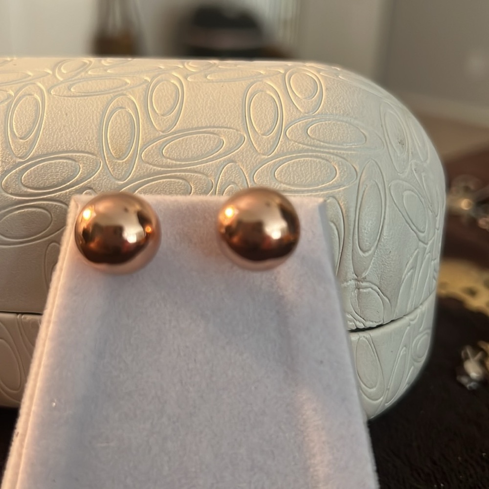 Modern hollow rose gold lightweight earrings - Picture 2 of 2